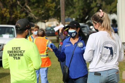 State Rep. Daisy Morales speaks with Florida Division of Emergency Management workers during her free COVID vaccination event in 2020. Photo: J Willie David III / Florida National News.